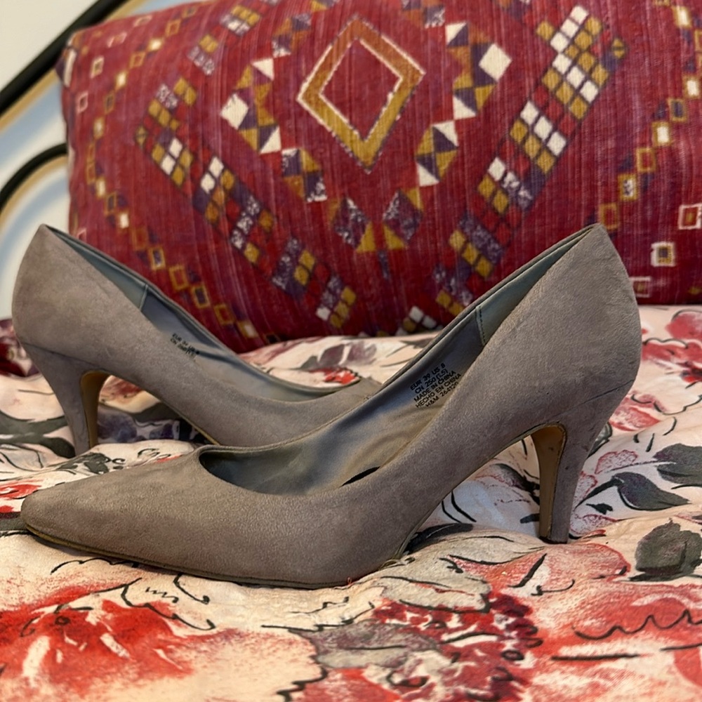 H&M Gray size 8 faux suede 2” heels